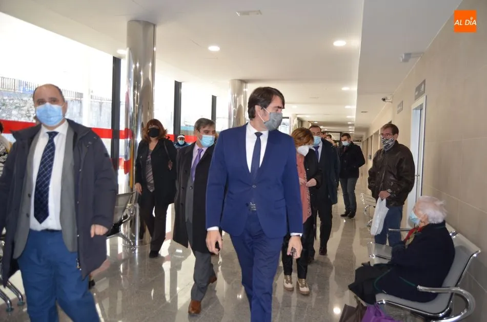 Foto 5 - El consejero de Fomento, Surarez-Qui&ntilde;ones inaugura la reforma de la estaci&oacute;n de autobuses de...