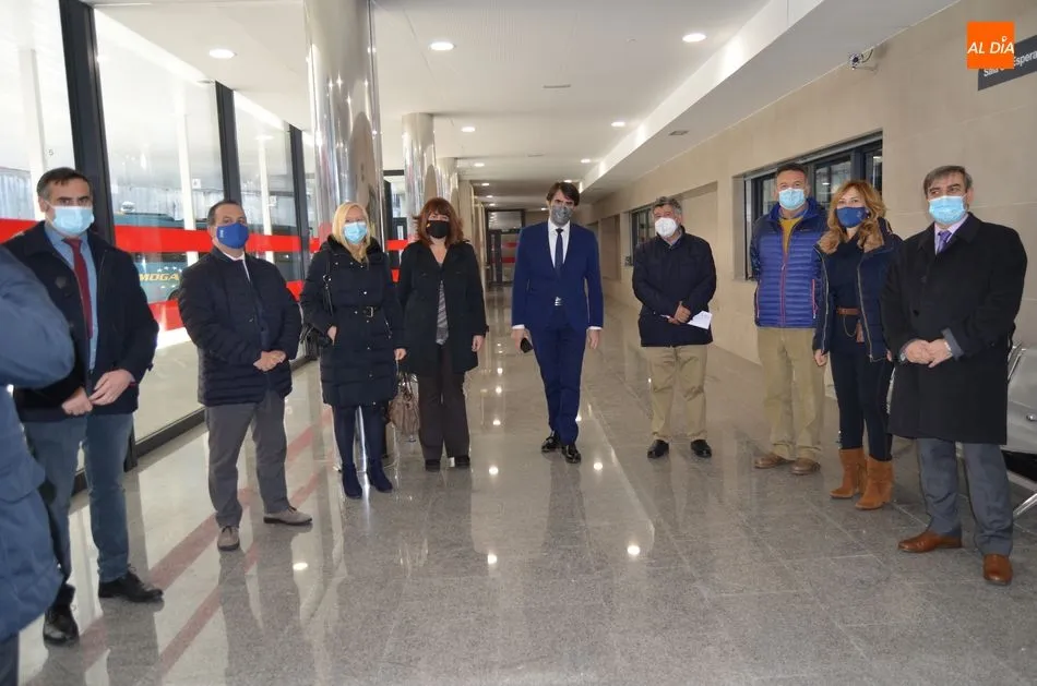 Foto 3 - El consejero de Fomento, Surarez-Qui&ntilde;ones inaugura la reforma de la estaci&oacute;n de autobuses de...