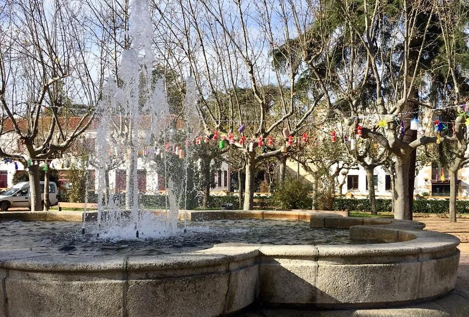 Foto 2 - Ampliada la decoraci&oacute;n escolar de La Glorieta, para la que se han elaborado 1.000 adornos  