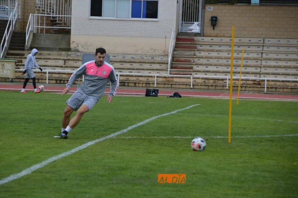 Uxío da Pena, que apunta a recuperar la titularidad, en el entrenamiento de este jueves / Carlos Cuervo