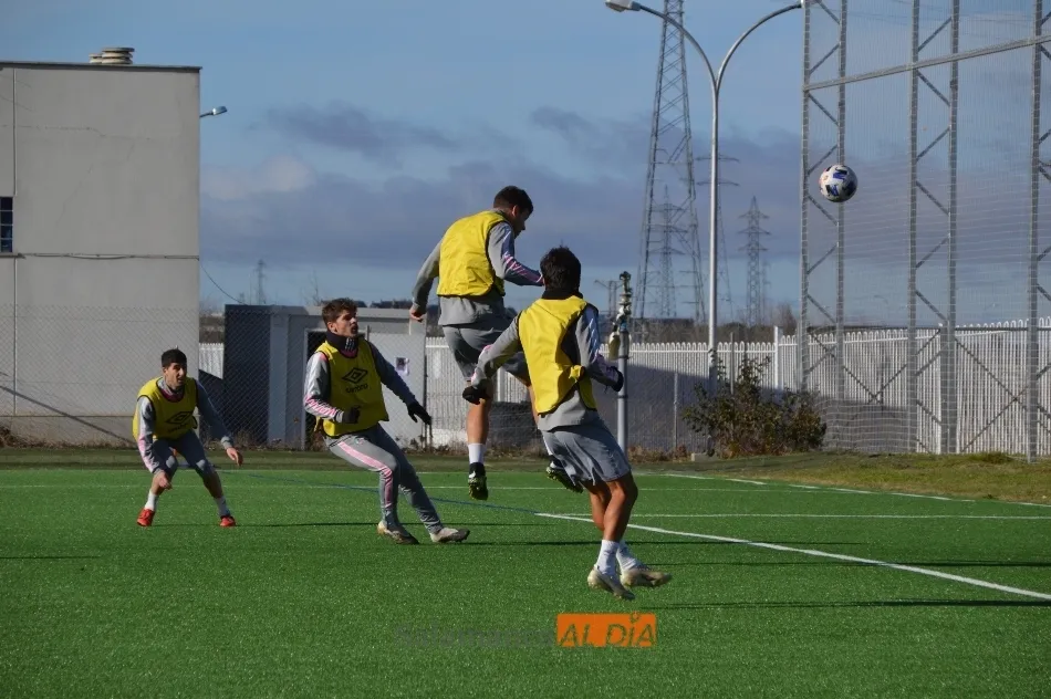 Uxío marca un gol de cabeza en el Tori / Carlos Cuervo