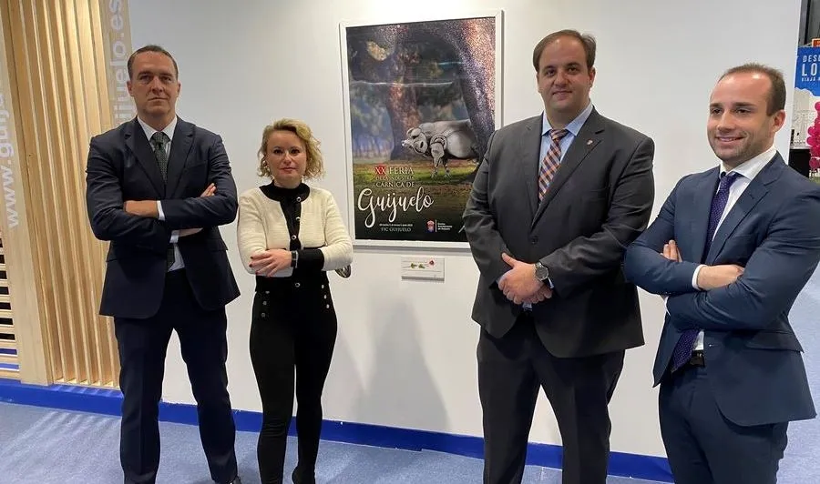 Roberto Martín, alcalde de Guijuelo, segundo por la derecha, en la presentación de la FIC que tuvo lugar este año en FITUR