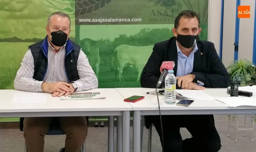 Juan Luis Delgado, a la derecha, y Donaciano Dujo, presidentes de ASAJA Salamanca y Castilla y León respectivamente. Foto de Lydia González