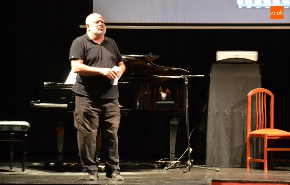 Fernando Saldaña, uno de los magos participantes