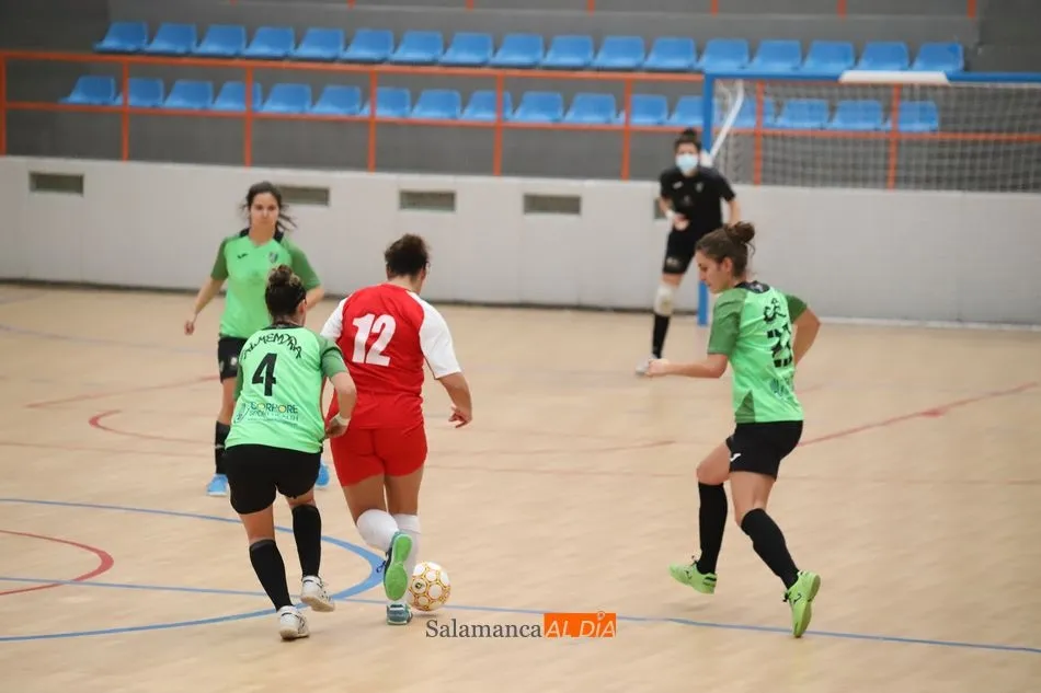 Foto 10 - Abultada goleada de la Universidad al Intersala en el derbi (1-7)