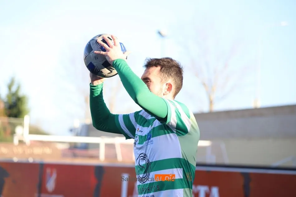 Foto 8 - Montes mantiene al Santa Marta invicto y en una nube al ganar a La Virgen del Camino (1-0)