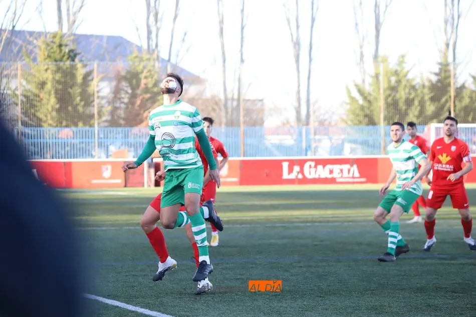 Foto 11 - Montes mantiene al Santa Marta invicto y en una nube al ganar a La Virgen del Camino (1-0)
