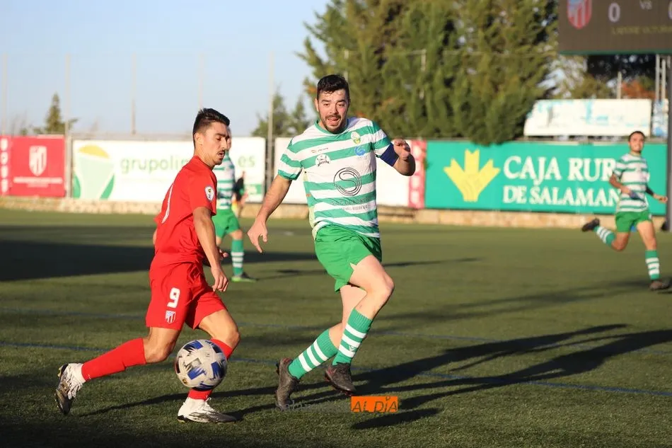 Foto 4 - Montes mantiene al Santa Marta invicto y en una nube al ganar a La Virgen del Camino (1-0)