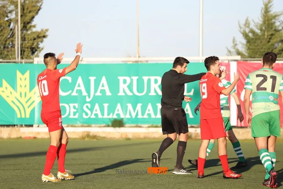 Foto 3 - Montes mantiene al Santa Marta invicto y en una nube al ganar a La Virgen del Camino (1-0)