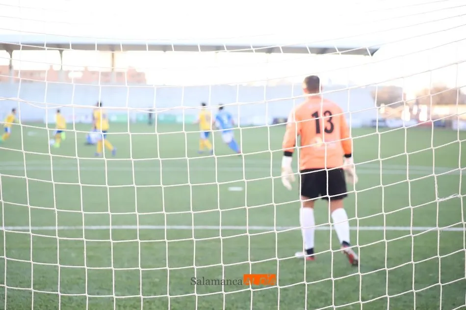 Foto 11 - El Ciudad Rodrigo, &uacute;nico charro que gana esta jornada (0-3)