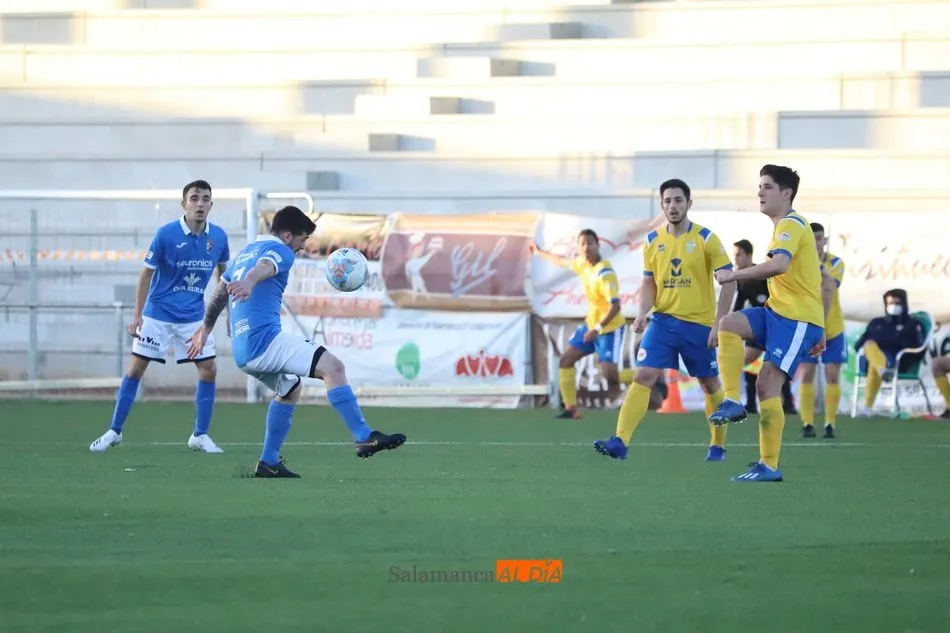 Foto 10 - El Ciudad Rodrigo, &uacute;nico charro que gana esta jornada (0-3)