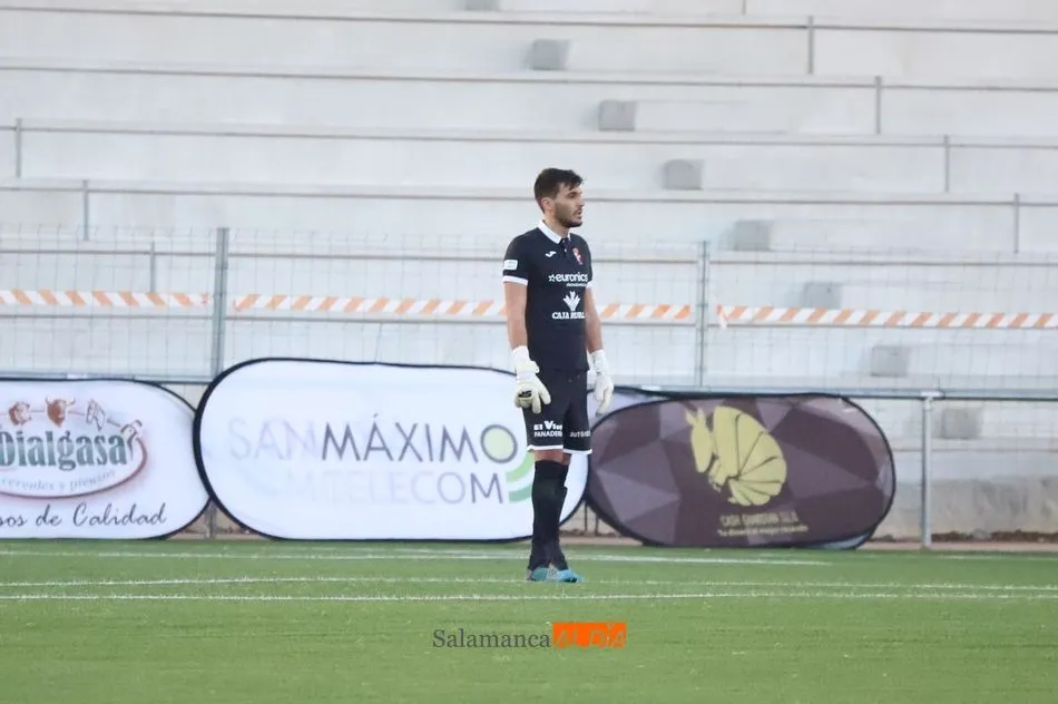 Foto 7 - El Ciudad Rodrigo, &uacute;nico charro que gana esta jornada (0-3)