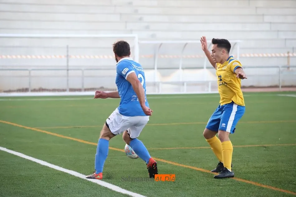 Foto 4 - El Ciudad Rodrigo, &uacute;nico charro que gana esta jornada (0-3)