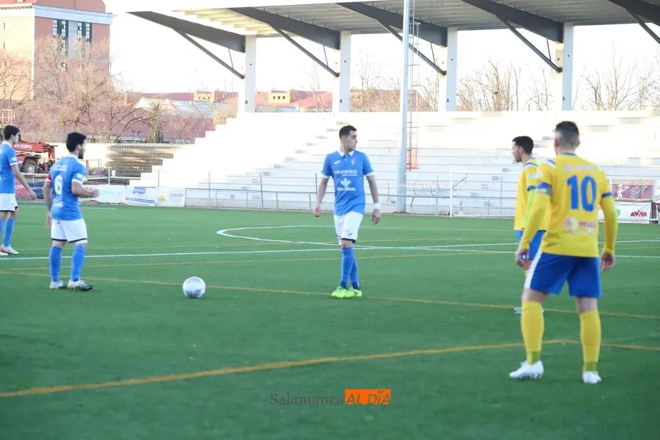 Foto 8 - El Ciudad Rodrigo, &uacute;nico charro que gana esta jornada (0-3)