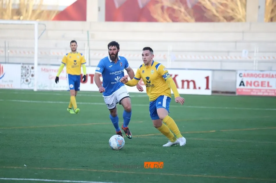 Foto 9 - El Ciudad Rodrigo, &uacute;nico charro que gana esta jornada (0-3)