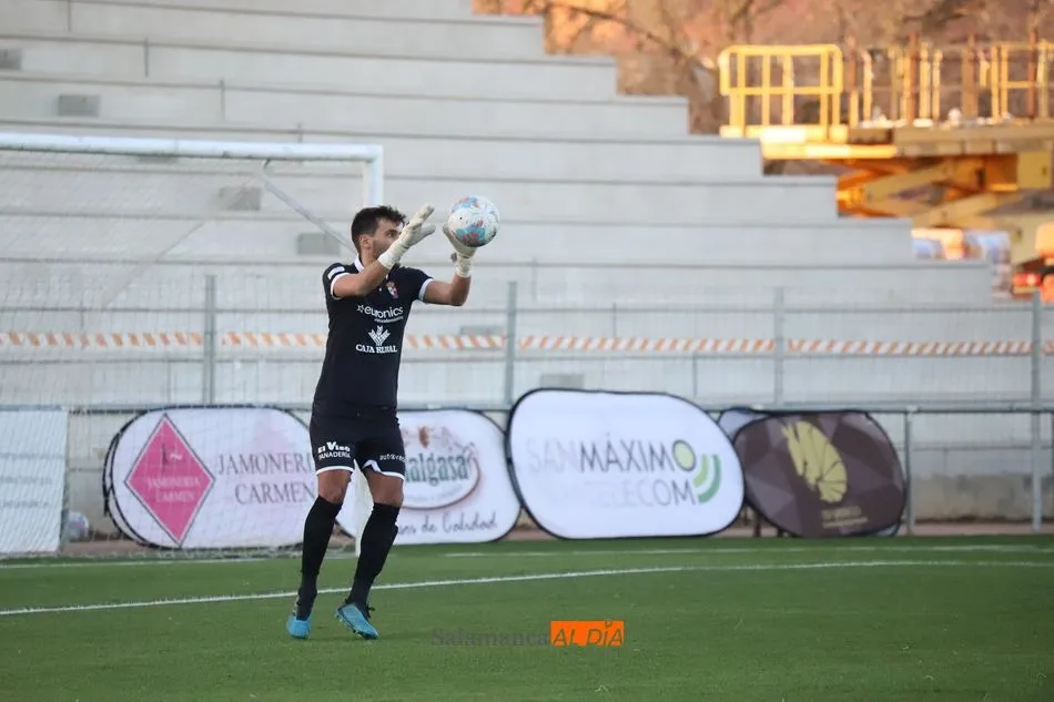 Foto 2 - El Ciudad Rodrigo, &uacute;nico charro que gana esta jornada (0-3)