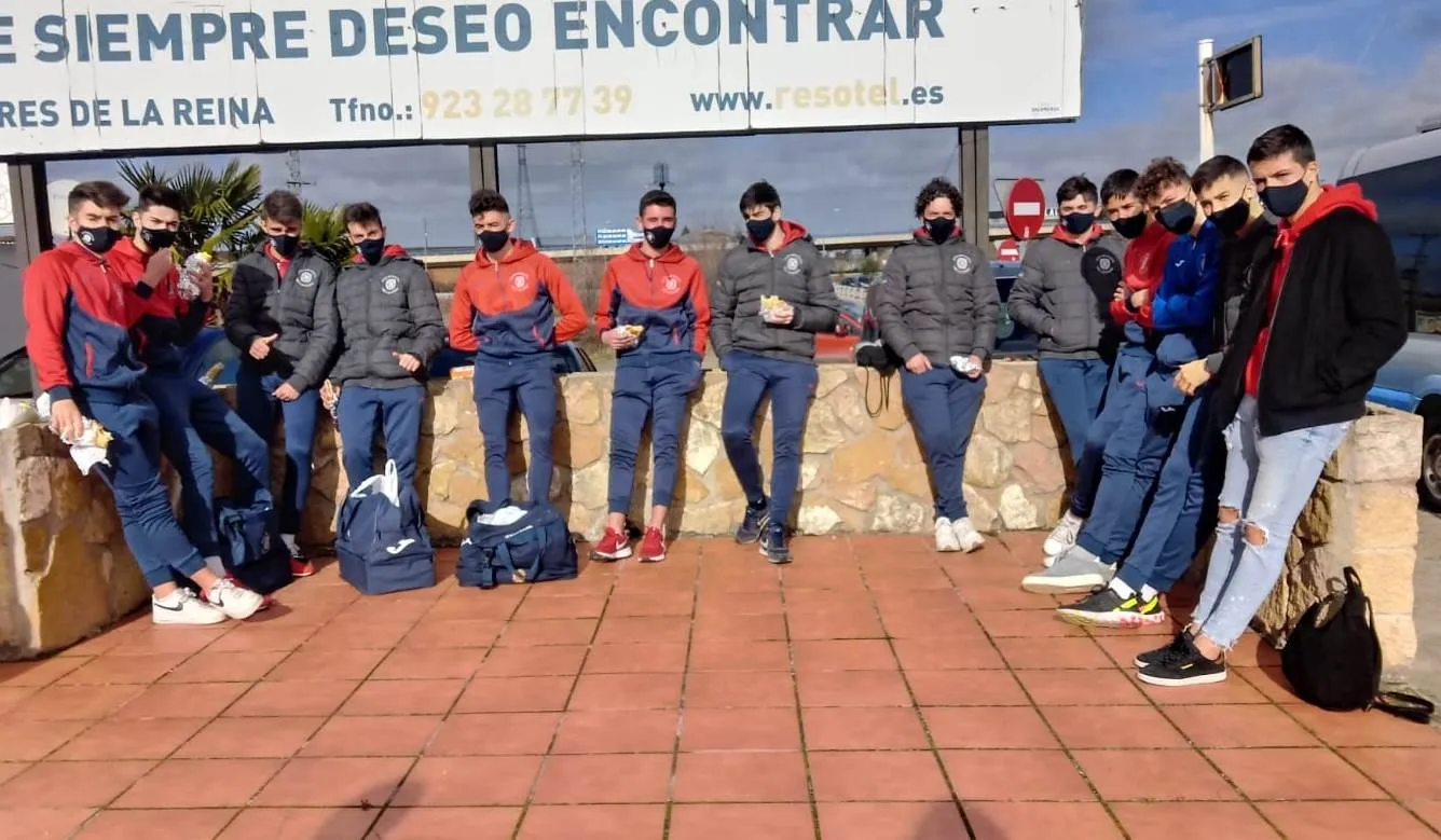 Debacle del III Juvenil en casa del colista  