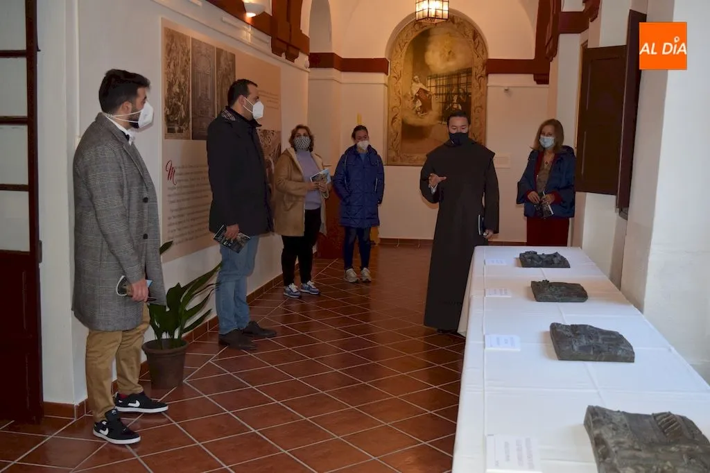 Visita a la exposición A zaga de tu huella de Antonio Oteiza / Pedro Zaballos