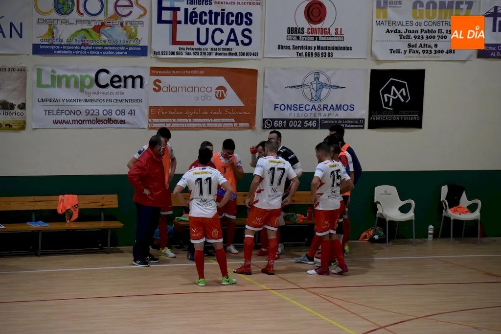 Foto 4 - El Piensos Dur&aacute;n Albense olvida las penas con goles ante el Playas Gij&oacute;n (5-1)
