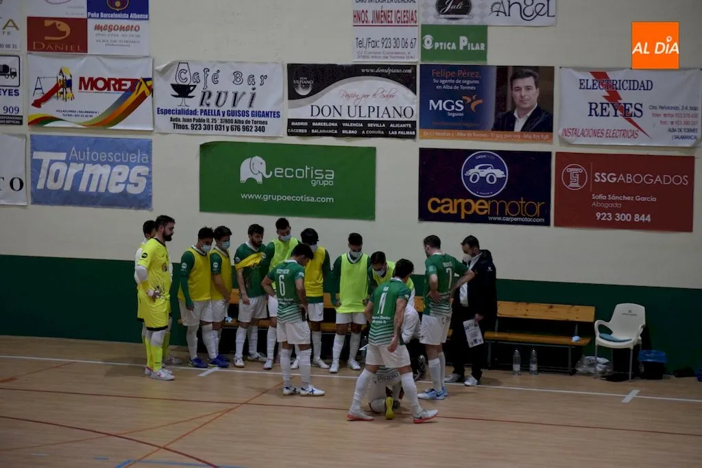 Foto 3 - El Piensos Dur&aacute;n Albense olvida las penas con goles ante el Playas Gij&oacute;n (5-1)