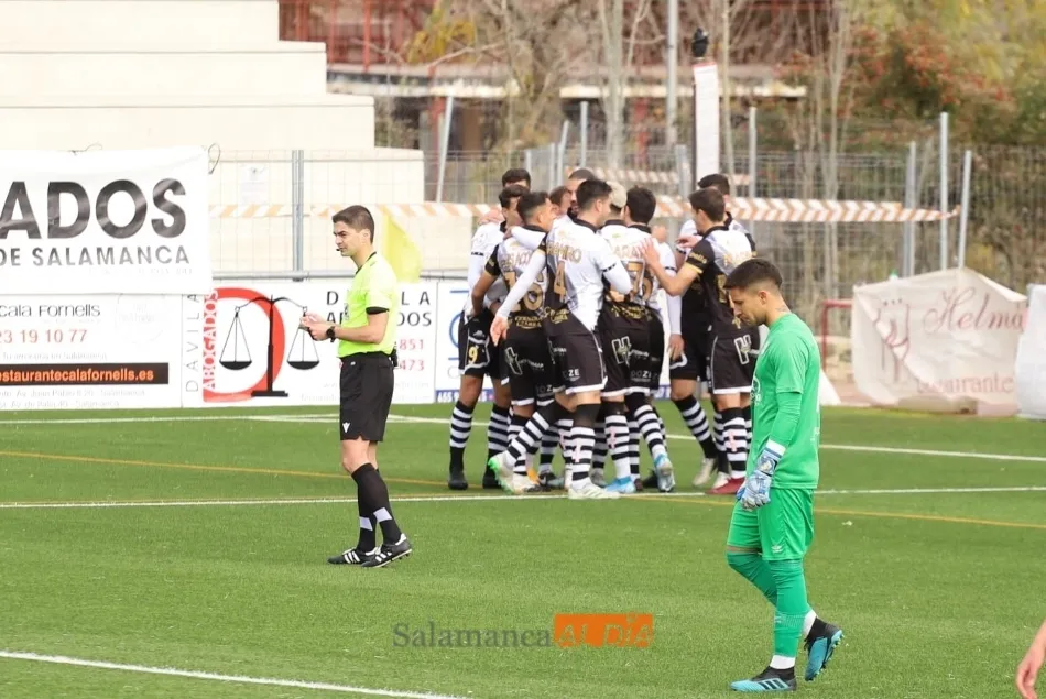 Unionistas celebra el gol de De la Nava frente a Barbero / Lydia González