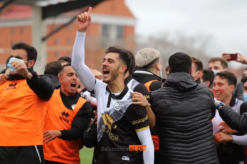 Foto 10 - Unionistas gana su primer derbi al Salamanca UDS con un gol de penalti de Carlos de la Nava (1-0)