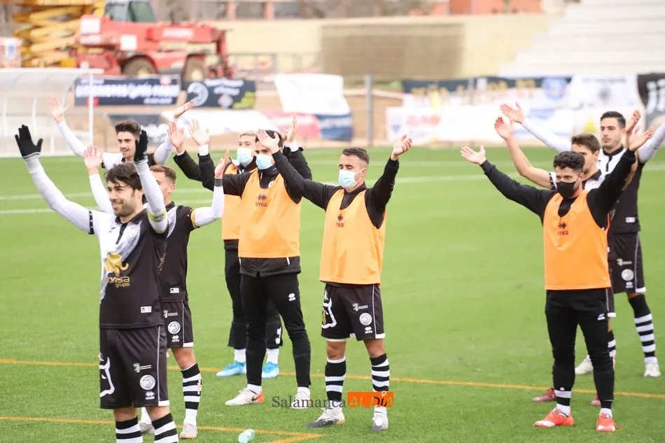 Foto 8 - Unionistas gana su primer derbi al Salamanca UDS con un gol de penalti de Carlos de la Nava (1-0)