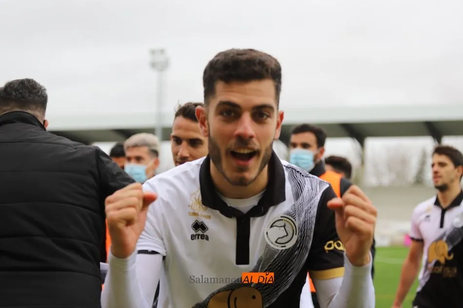 Foto 7 - Unionistas gana su primer derbi al Salamanca UDS con un gol de penalti de Carlos de la Nava (1-0)