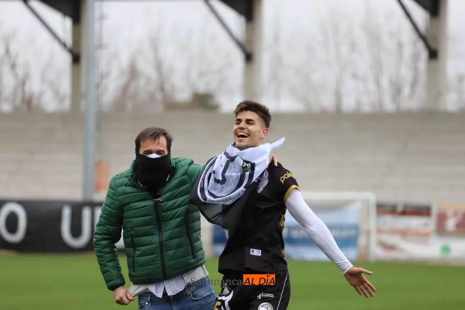 Foto 6 - Unionistas gana su primer derbi al Salamanca UDS con un gol de penalti de Carlos de la Nava (1-0)