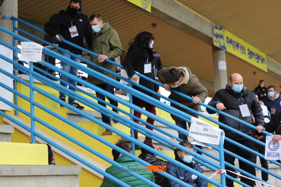 Foto 3 - Unionistas gana su primer derbi al Salamanca UDS con un gol de penalti de Carlos de la Nava (1-0)