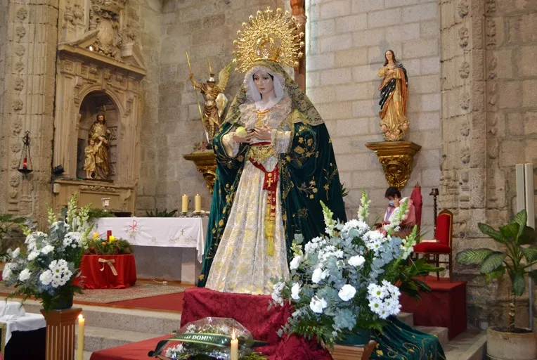 Foto 5 - Nuestra Se&ntilde;ora de la Esperanza vive su celebraci&oacute;n de acci&oacute;n de gracias arropada por fieles y...