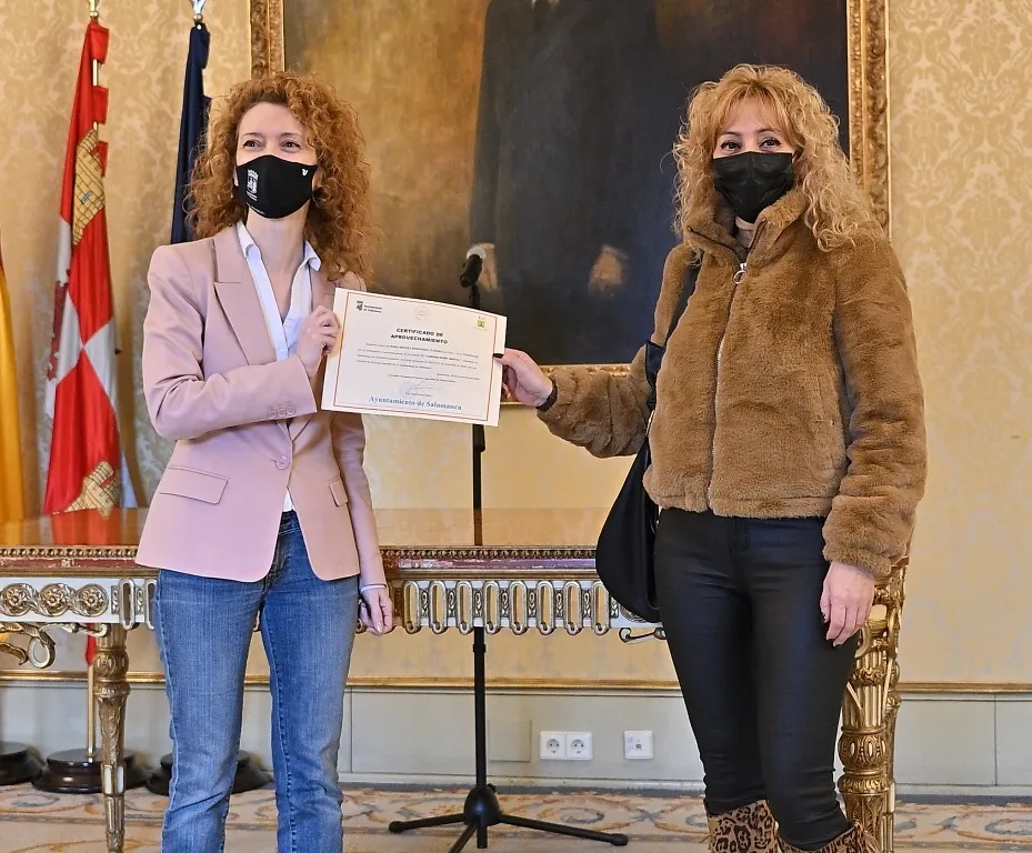 Foto 6 - El Ayuntamiento reconoce el esfuerzo de los 24 participantes en los &uacute;ltimos cursos impulsados por...
