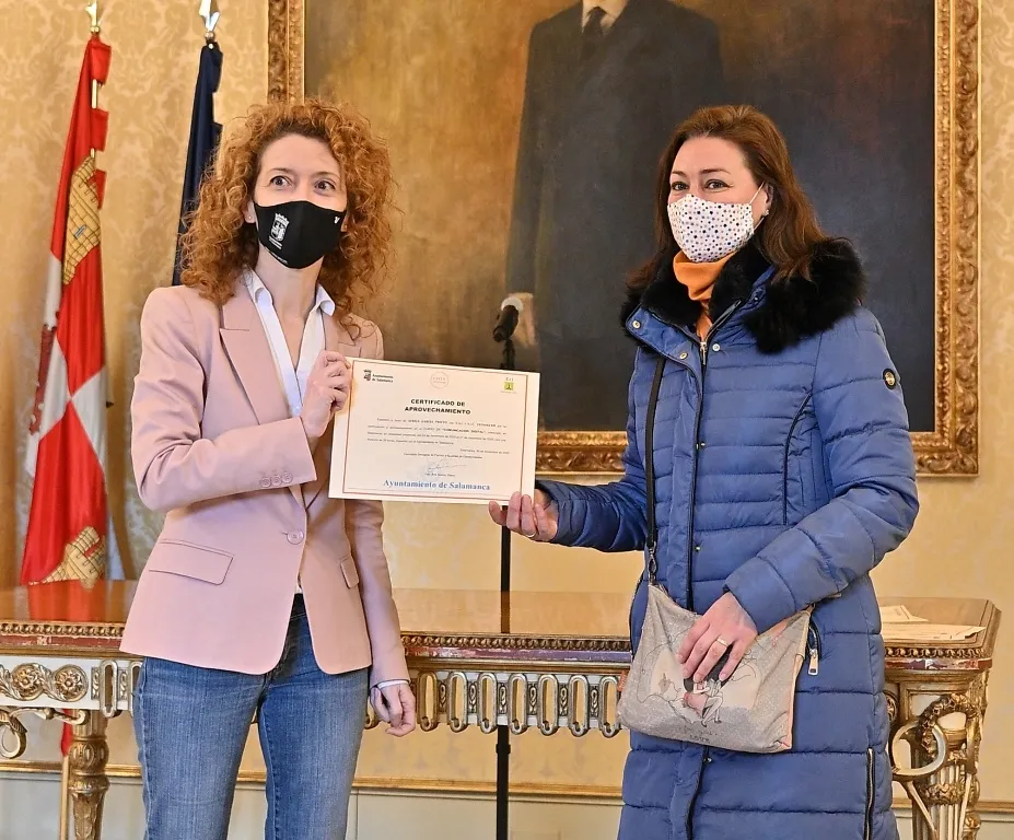 Foto 7 - El Ayuntamiento reconoce el esfuerzo de los 24 participantes en los &uacute;ltimos cursos impulsados por...