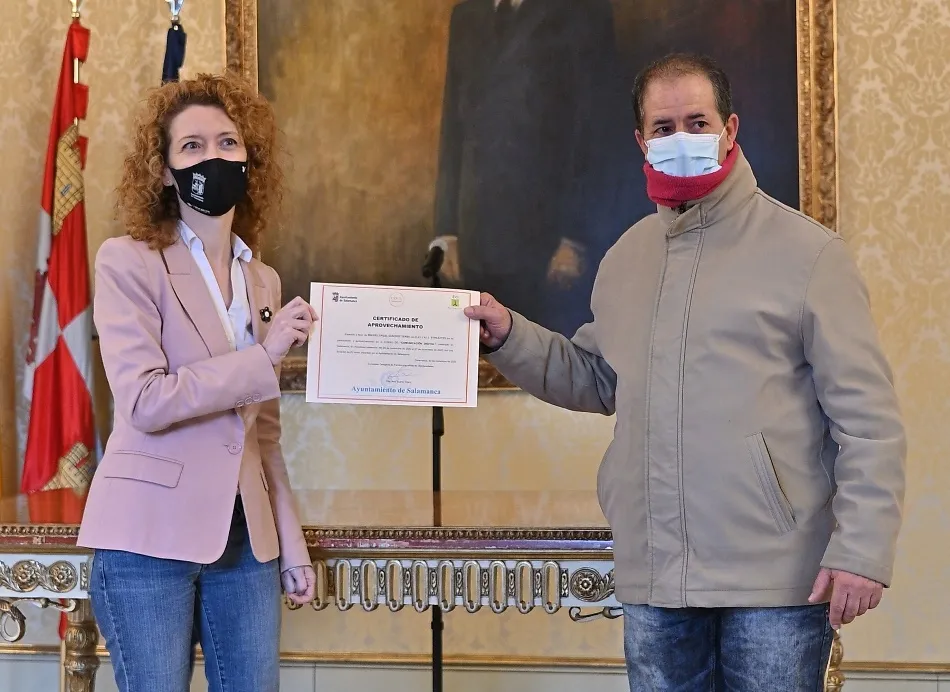 Foto 3 - El Ayuntamiento reconoce el esfuerzo de los 24 participantes en los &uacute;ltimos cursos impulsados por...