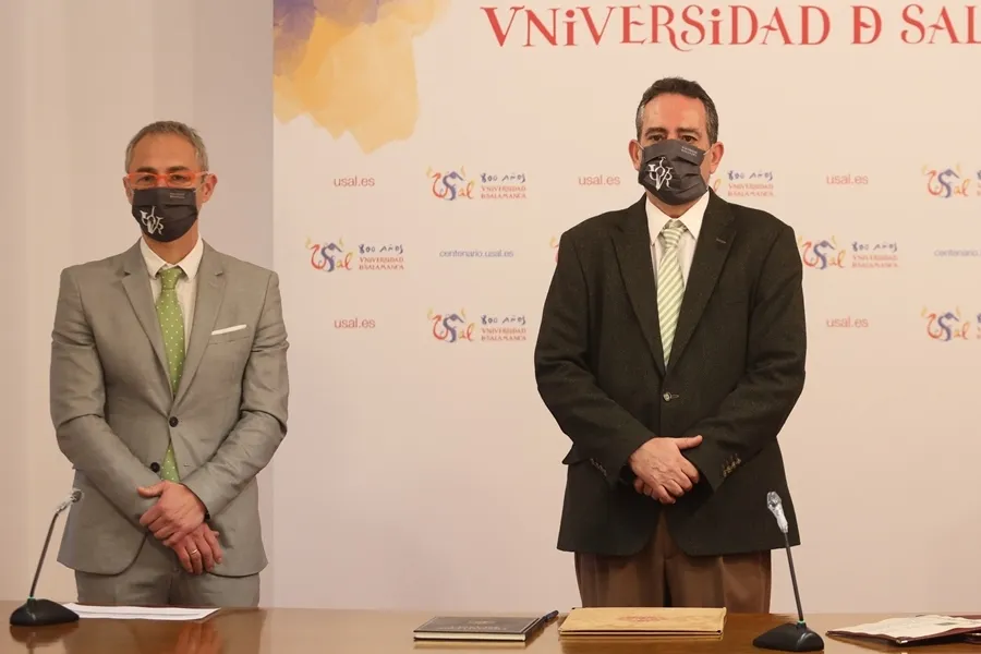 Foto 10 - Nuevos directores de centros y departamentos de la USAL toman posesi&oacute;n de sus cargos