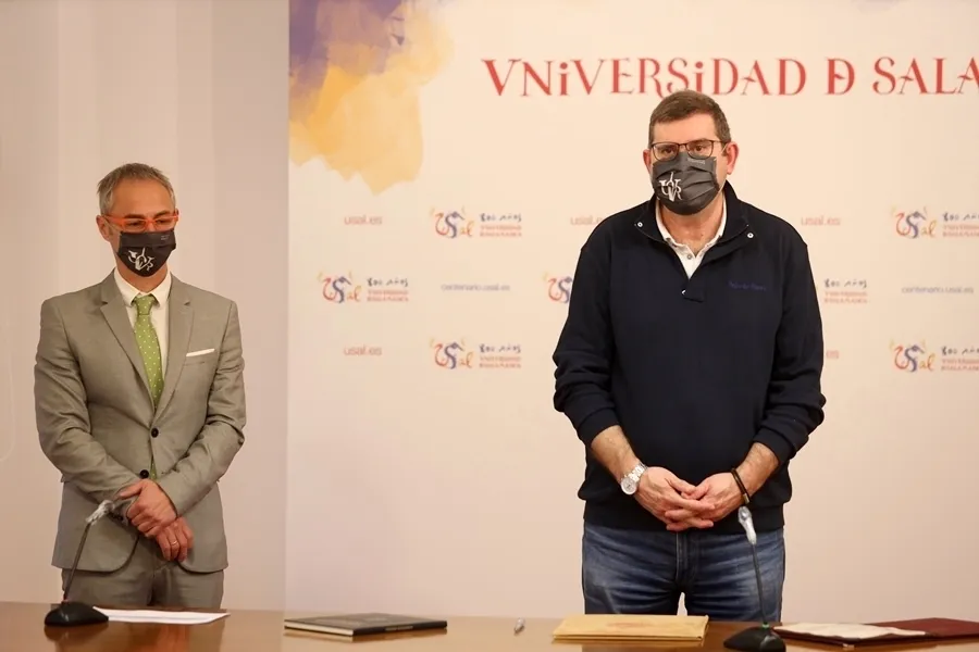Foto 9 - Nuevos directores de centros y departamentos de la USAL toman posesi&oacute;n de sus cargos