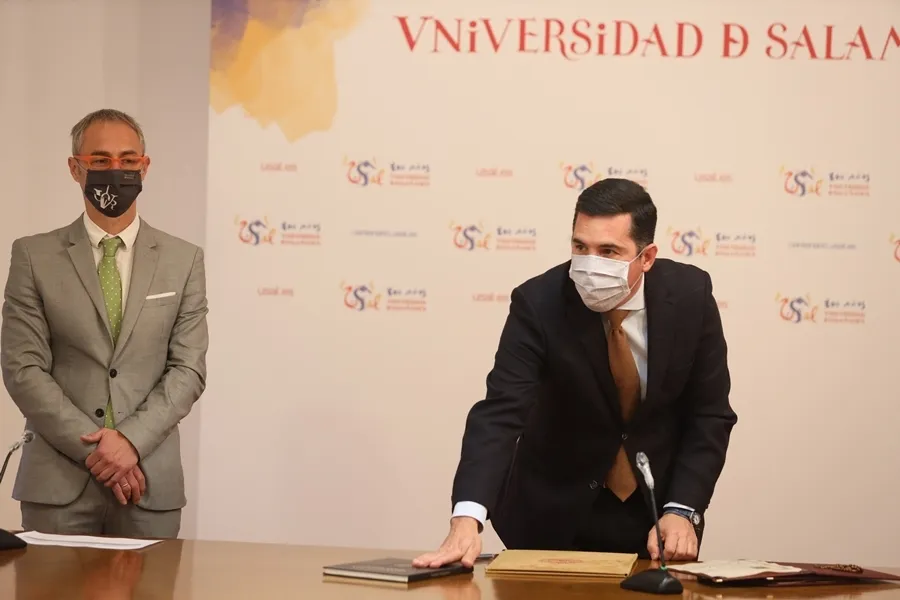 Foto 8 - Nuevos directores de centros y departamentos de la USAL toman posesi&oacute;n de sus cargos
