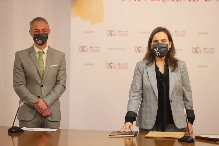 Foto 7 - Nuevos directores de centros y departamentos de la USAL toman posesi&oacute;n de sus cargos