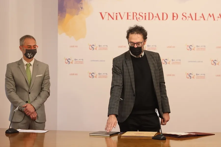 Foto 5 - Nuevos directores de centros y departamentos de la USAL toman posesi&oacute;n de sus cargos