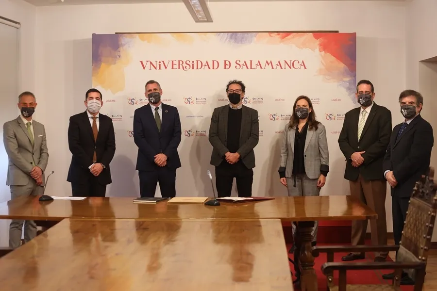 Foto 4 - Nuevos directores de centros y departamentos de la USAL toman posesi&oacute;n de sus cargos