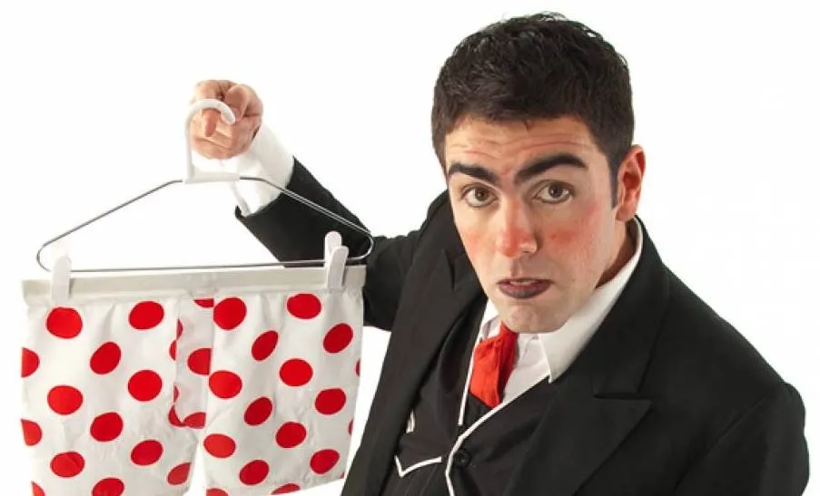 Un payaso disfrazado de persona llega esta semana a las bibliotecas salmantinas