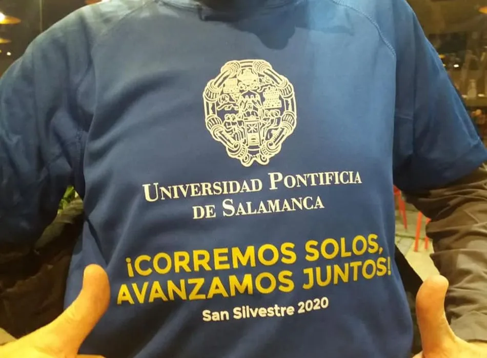 Foto 2 - M&aacute;s de 350 participantes salieron a las calles de Salamanca en la V San Silvestre Solidaria de la...