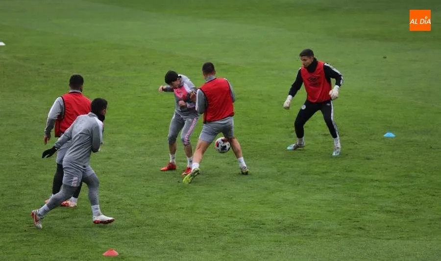 Foto 3 - Desbandada en el Salamanca UDS, que pierde siete jugadores para los entrenamientos de esta semana