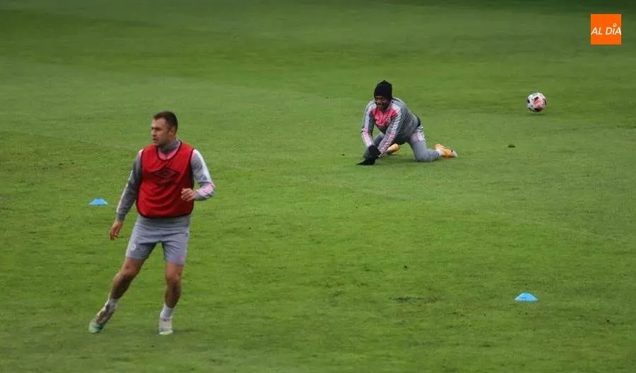 Foto 2 - Desbandada en el Salamanca UDS, que pierde siete jugadores para los entrenamientos de esta semana