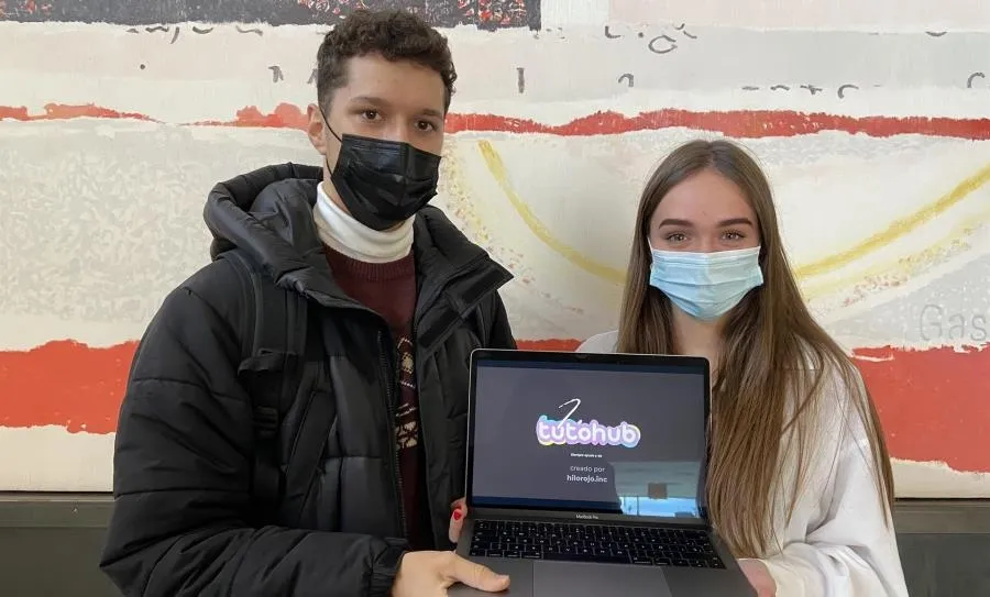 Los alumnos de la UPSA Andrea Ferreiro y Manuel Pérez. Foto UPSA