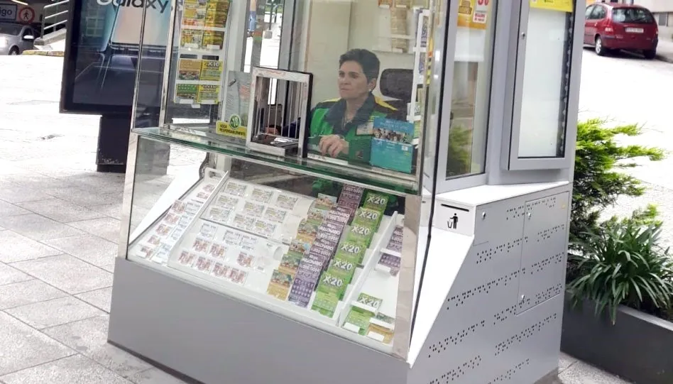 El cupón de Fin de Semana de la ONCE ofrece, por dos euros, un premio de 300.000 euros más 5.000 euros al mes durante 20 años a las cinco cifras más serie. Foto archivo EP