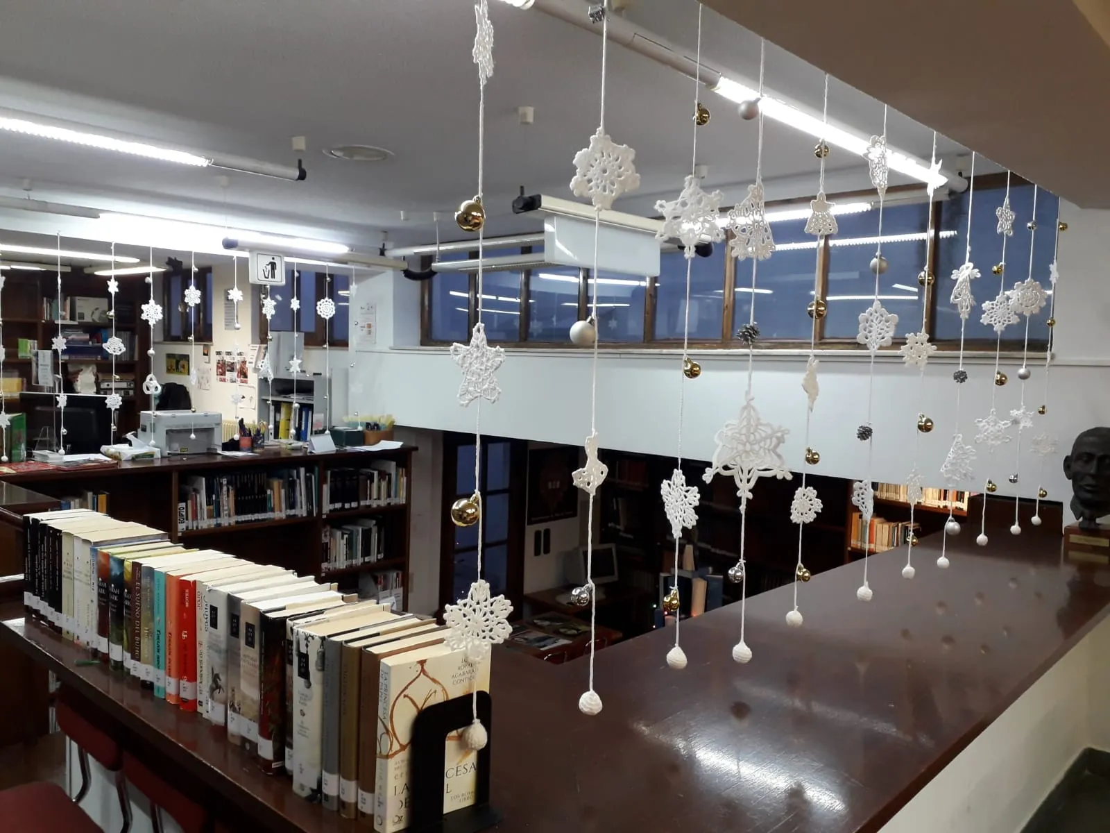 Decoración navideña en la Biblioteca Municipal José Sánchez Rojas