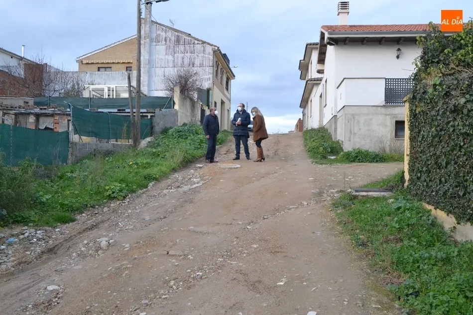 Foto 2 - La 1&ordf; fase de la urbanizaci&oacute;n de la calle Fuenteguinaldo se acometer&aacute; en el 2&ordm; semestre de 2021 ...