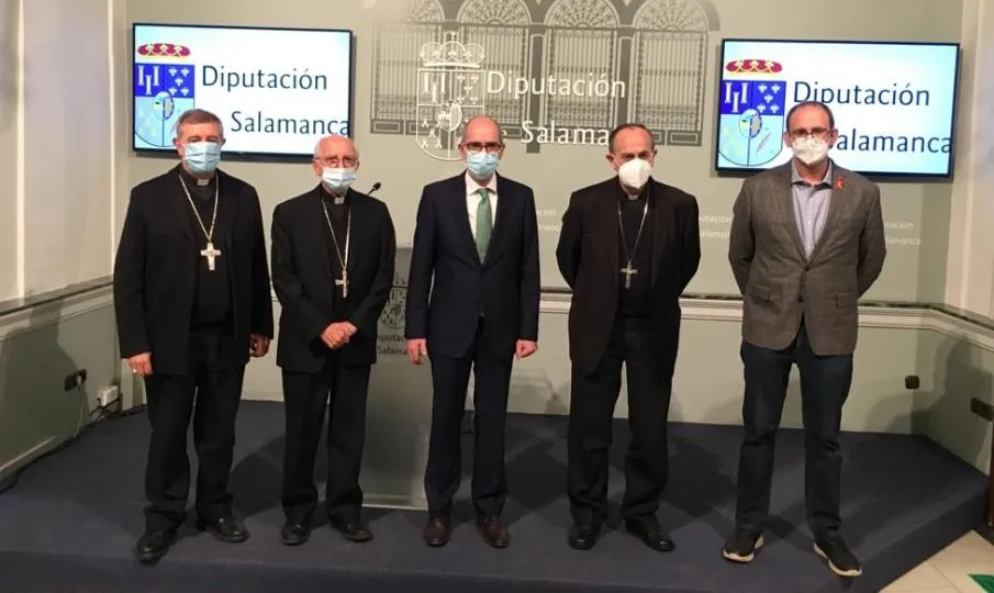El presidente de la Diputación, Javier Iglesias, junto a los obispos de Salamanca y Plasencia, Carlos López Hernández y José Luis Retana Alonso, respectivamente, y el administrador apostólico de la Diócesis de Ciudad Rodrigo, Jesús García Burillo