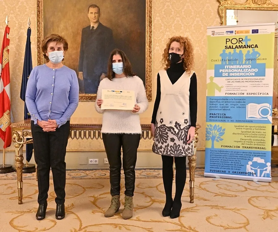 Foto 5 - El Ayuntamiento entrega los diplomas de un nuevo Certificado de Profesionalidad, impartido por...